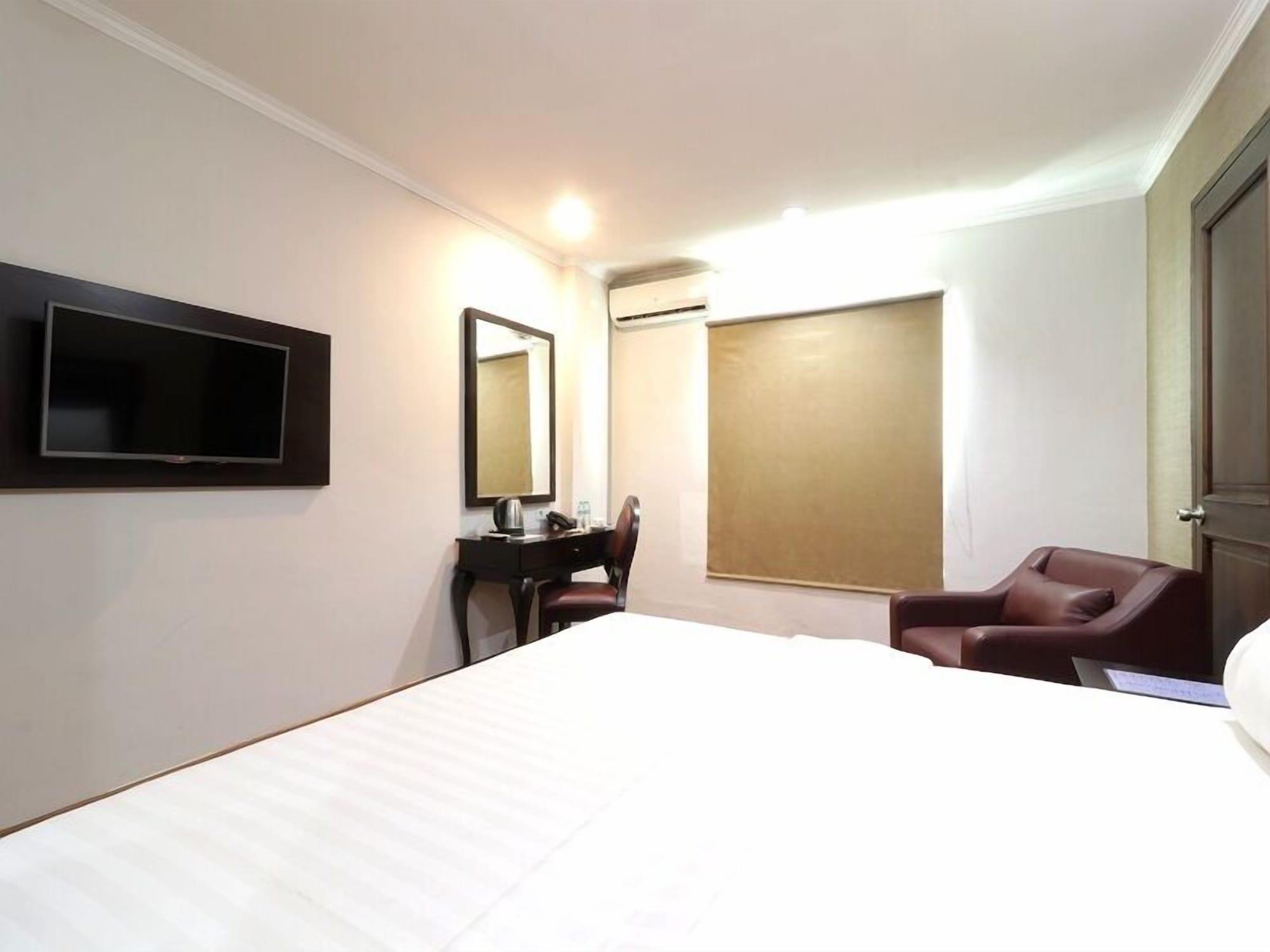 P Hotel Jakarta Extérieur photo