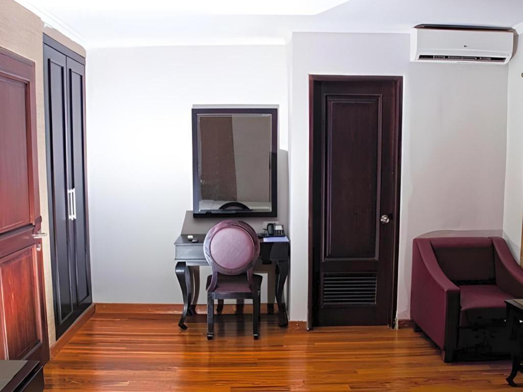P Hotel Jakarta Extérieur photo