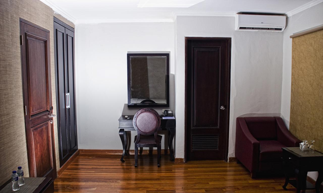 P Hotel Jakarta Extérieur photo